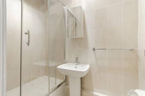 Studio to rent, Sussex Place, Hyde Park Estate, London, W2