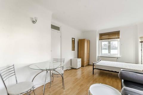 Studio to rent, Sussex Place, Hyde Park Estate, London, W2
