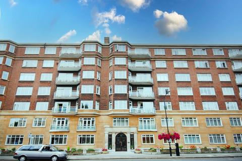 Studio to rent, Sussex Place, Hyde Park Estate, London, W2