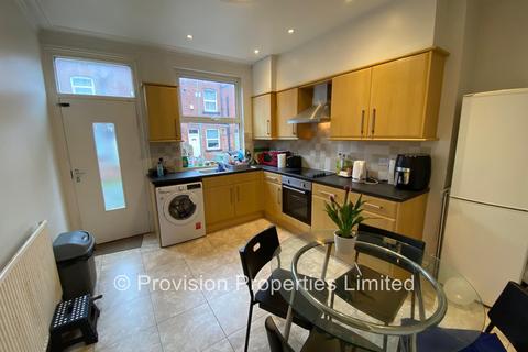 4 bedroom terraced house to rent, Ashville Grove, Hyde Park LS6