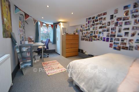 5 bedroom terraced house to rent, Manor Drive, Hyde Park LS6