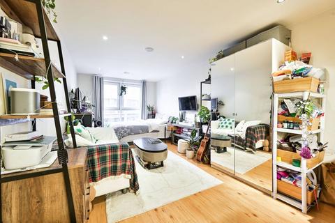 Studio to rent, Townmead Road, Imperial Wharf, London, SW6