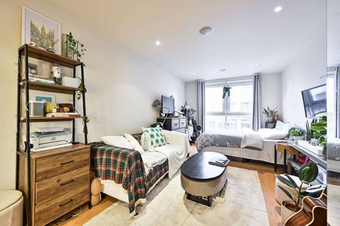 Studio to rent, Townmead Road, Imperial Wharf, London, SW6