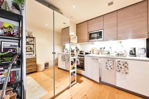 Studio to rent, Townmead Road, Imperial Wharf, London, SW6