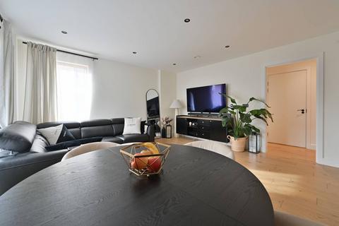 2 bedroom flat to rent, Maple Lodge, Watford, WD18