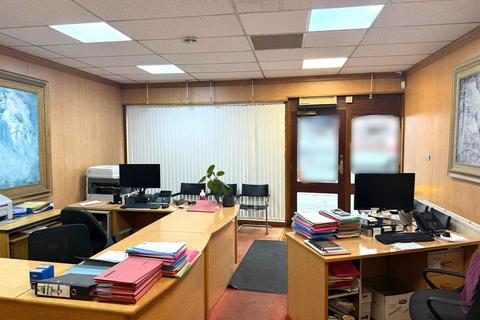 Office to rent, 39 Bury New Rd Manchester M25 9JY