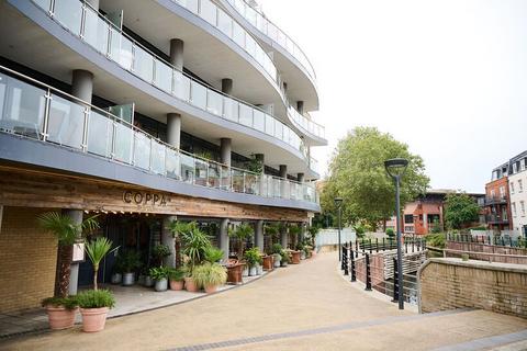 Hairdresser and barber shop to rent, High St Maidenhead SL6 1QJ