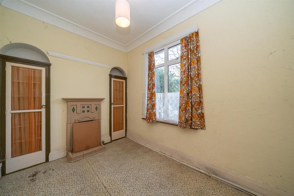 24-Hillfield-Road-1683.jpg