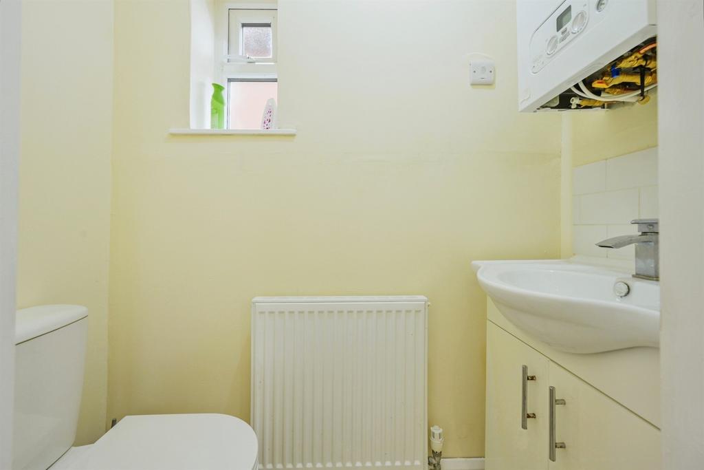 Guest Cloakroom: