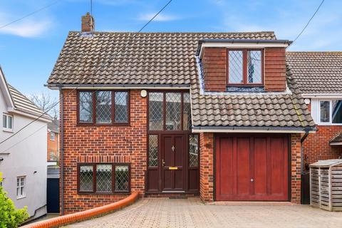 4 bedroom detached house for sale, Outwood Common Road, Billericay, CM11