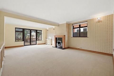 4 bedroom detached house for sale, Outwood Common Road, Billericay, CM11