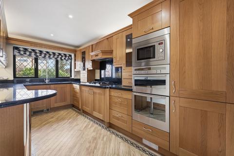 4 bedroom detached house for sale, Outwood Common Road, Billericay, CM11