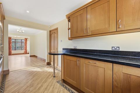4 bedroom detached house for sale, Outwood Common Road, Billericay, CM11