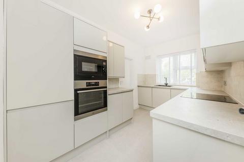 2 bedroom flat to rent, Avenue Road, London NW8