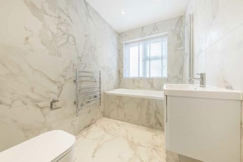 2 bedroom flat to rent, Avenue Road, London NW8