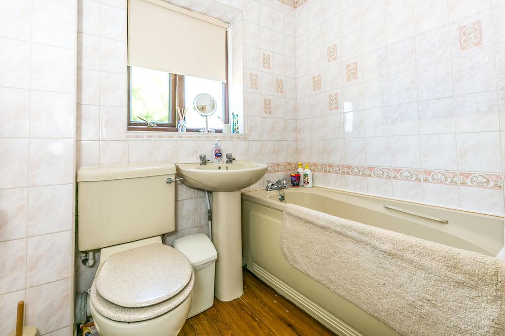 3 Highgrove bathroom