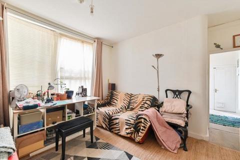 1 bedroom flat for sale, Latchmere Road, London, SW11