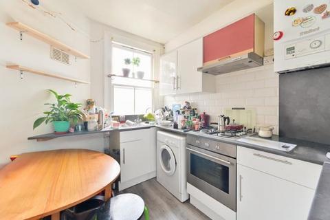 1 bedroom flat for sale, Latchmere Road, London, SW11