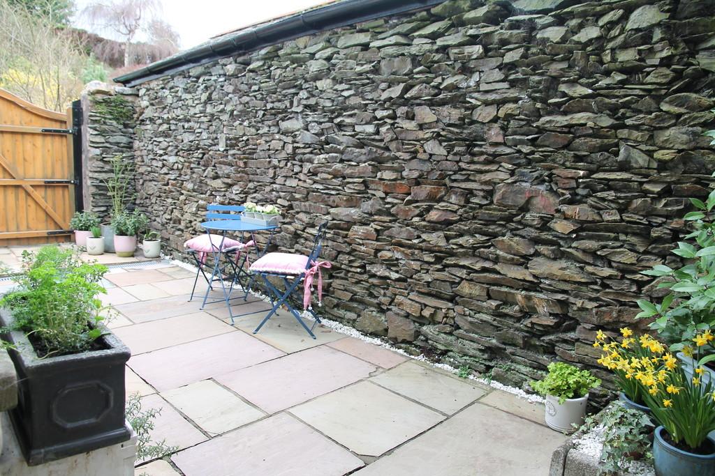 Rear patio garden