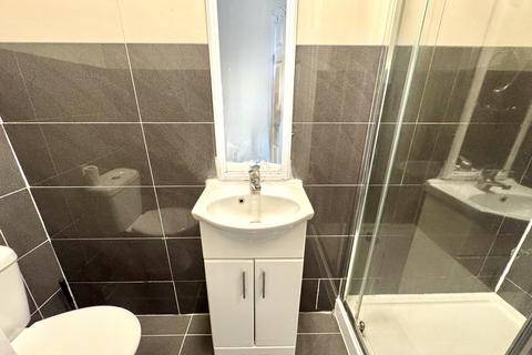 3 bedroom terraced house to rent, Greenland Crescent,  Southall, UB2