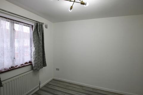 4 bedroom terraced house to rent, West Way, Neasden