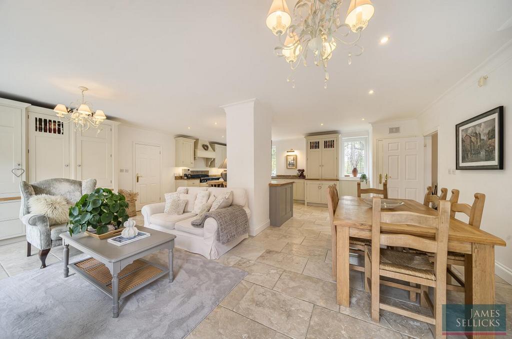 Kitchen Dining Area