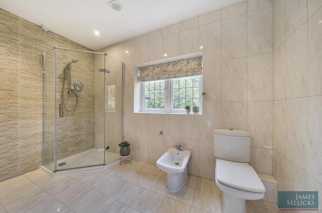 Master En-Suite