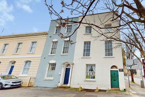 1 bedroom apartment for sale, St Georges Square, Cheltenham