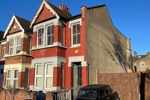 1 bedroom flat for sale, Canterbury Road, London E10
