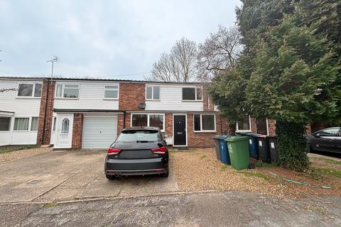 3 bedroom terraced house to rent, Kirkby Close, Cambridge CB4