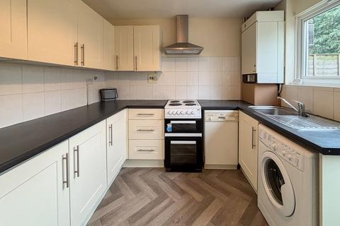 3 bedroom terraced house to rent, Kirkby Close, Cambridge CB4