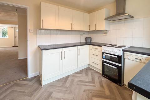 3 bedroom terraced house to rent, Kirkby Close, Cambridge CB4