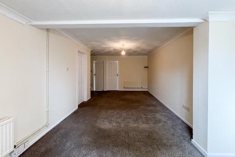 3 bedroom terraced house to rent, Kirkby Close, Cambridge CB4