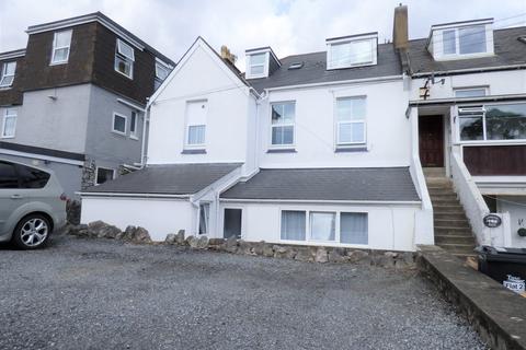 Studio to rent, Morgan Avenue, Torquay