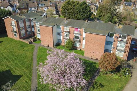 2 bedroom flat for sale, Rockleigh Court, Linslade, LU7
