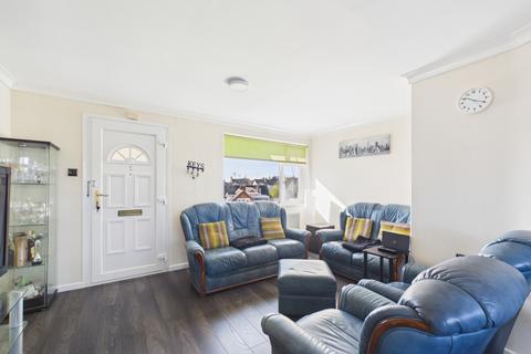 2 bedroom flat for sale, Rockleigh Court, Linslade, LU7