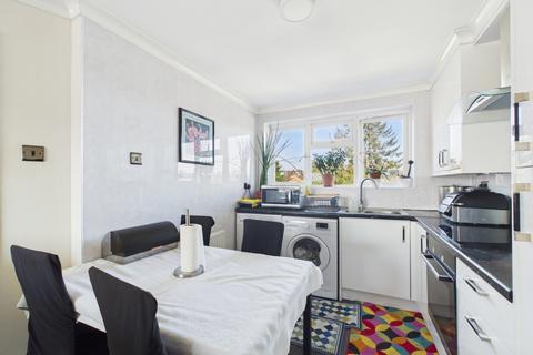 2 bedroom flat for sale, Rockleigh Court, Linslade, LU7
