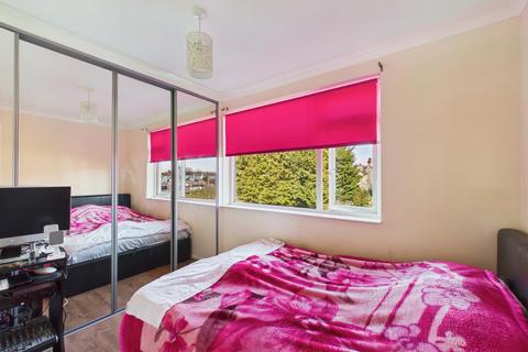 2 bedroom flat for sale, Rockleigh Court, Linslade, LU7