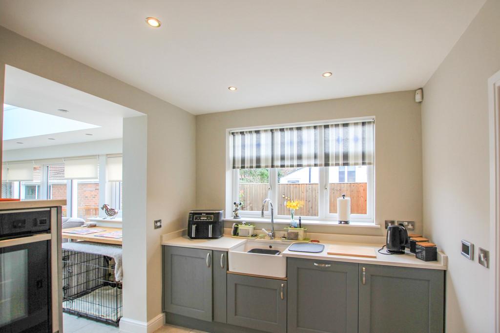 Fully fitted kitchen