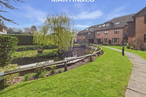 undefined, Willow Court, Reading Road