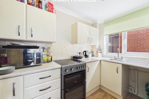 1 bedroom flat for sale, Willow Court, Reading Road