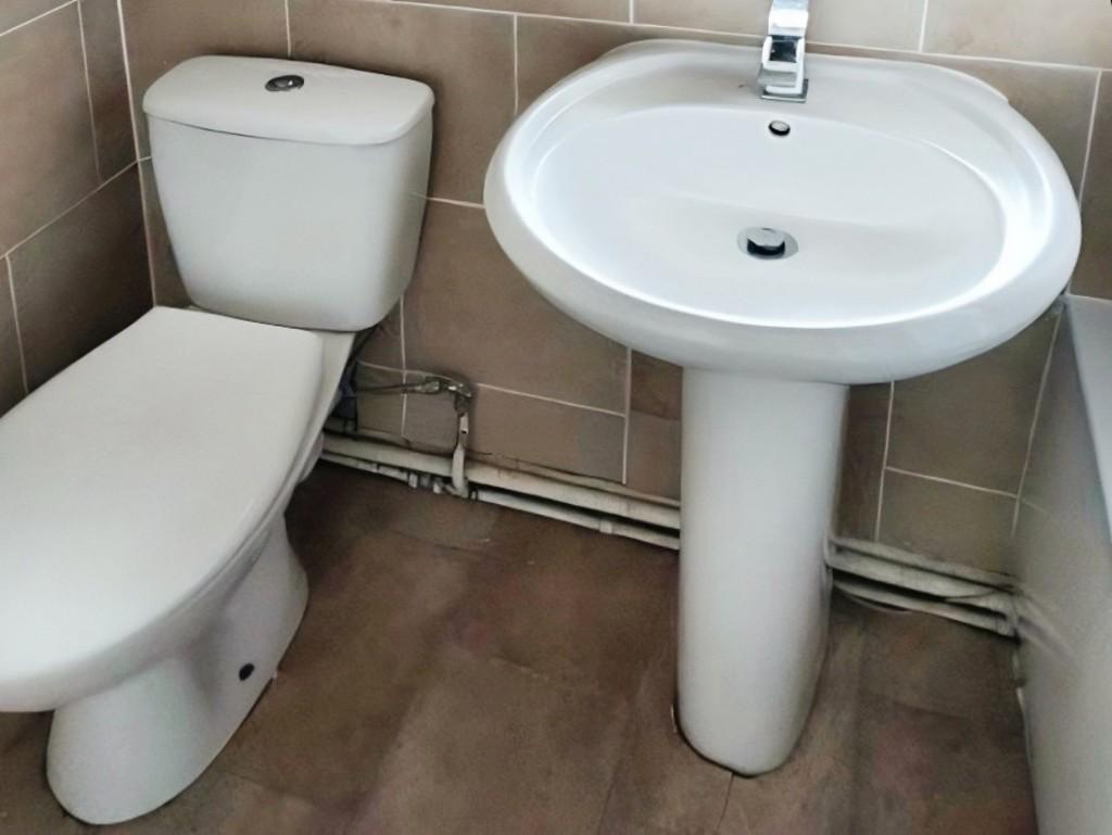 26c13d9d-bathroom