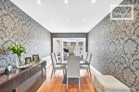 undefined, Stewards Close, Epping