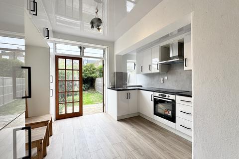 1 bedroom apartment to rent, Galveston Road, London SW15