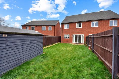 undefined, Lawrence Close, Banbury OX16