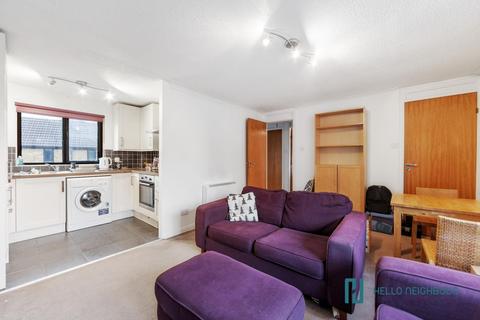 2 bedroom maisonette to rent, Hamilton Close, London, SE16