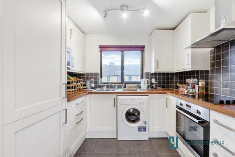 2 bedroom maisonette to rent, Hamilton Close, London, SE16