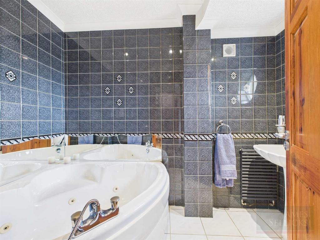 Ground Floor Bathroom