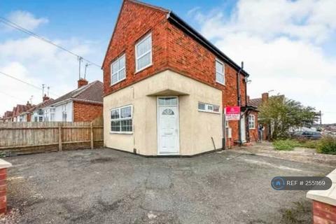 3 bedroom detached house to rent, St Margarets Avenue, Rushden, NN10