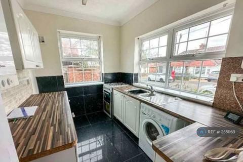3 bedroom detached house to rent, St Margarets Avenue, Rushden, NN10
